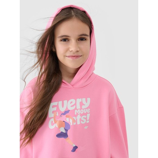 Dziewczęca bluza dresowa nierozpinana z kapturem 4F 4FJASAW24TSWSF2156 - różowa ze sklepu Sportstylestory.com w kategorii Bluzy dziewczęce - zdjęcie 178170327