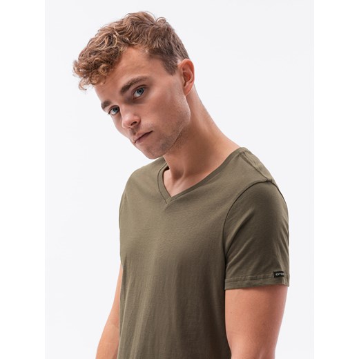 Klasyczna męska koszulka z dekoltem w serek BASIC - ciemnooliwkowy V6 S1369 ze sklepu ombre w kategorii T-shirty męskie - zdjęcie 178181068