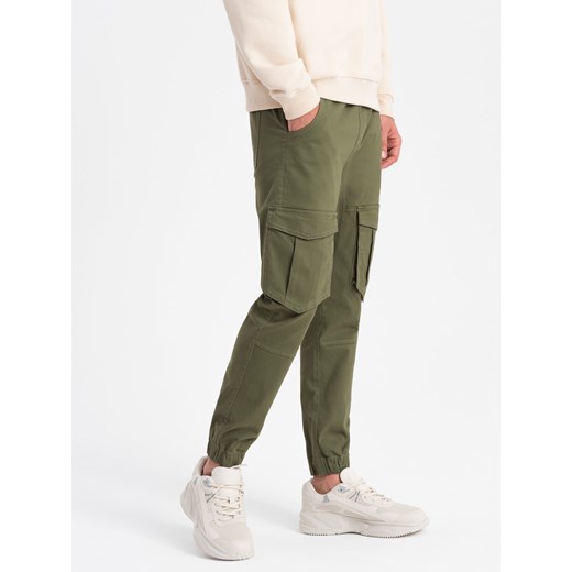 Spodnie męskie joggery P886 - oliwkowe ze sklepu Edoti w kategorii Spodnie męskie - zdjęcie 178188108