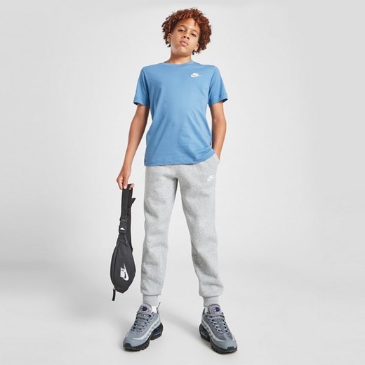 NIKE T-SHIRT K NSW TEE EMB FUTURA LBR ze sklepu JD Sports  w kategorii T-shirty chłopięce - zdjęcie 178191219
