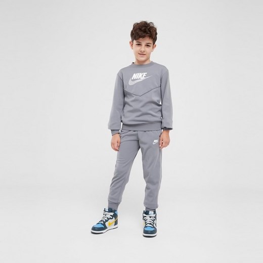 NIKE DRES K NSW TRACKSUIT POLY CREW HBR B ze sklepu JD Sports  w kategorii Dresy chłopięce - zdjęcie 178192495