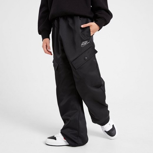 NIKE SPODNIE G NSW PANT NVLTY CAPSULE G ze sklepu JD Sports  w kategorii Spodnie chłopięce - zdjęcie 178192599