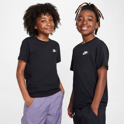 NIKE T-SHIRT K NSW TEE EMB FUTURA LBR ze sklepu JD Sports  w kategorii T-shirty chłopięce - zdjęcie 178192757