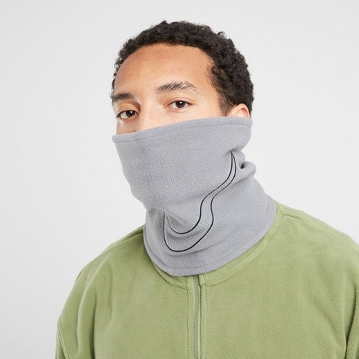 NIKE KOMIN SWOOSH FLC SNOOD GRY ze sklepu JD Sports  w kategorii Szaliki męskie - zdjęcie 178193166