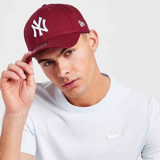 NEW ERA CZAPKA LEAGUE ESSENTIAL 9FORTY NYY PURPLE NEW YORK Y ze sklepu JD Sports  w kategorii Czapki z daszkiem męskie - zdjęcie 178197207