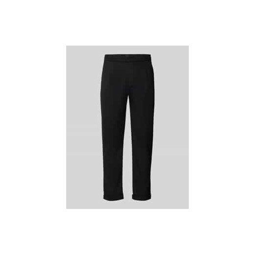 Spodnie o kroju tapered fit z zakładkami w pasie i fakturowanym wzorem ze sklepu Peek&Cloppenburg  w kategorii Spodnie męskie - zdjęcie 178206926