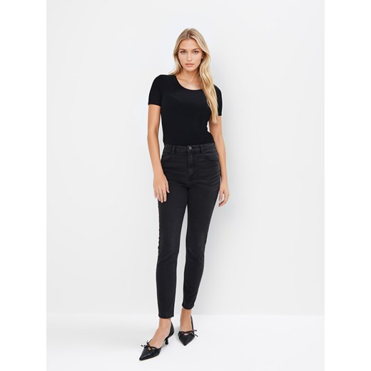 Mohito - Czarny t-shirt z wiskozą - czarny Mohito M Mohito