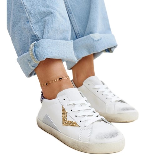 Białe sneakersy z efektem ,,znoszenia&#39;&#39; Gombola ze sklepu ButyModne.pl w kategorii Trampki damskie - zdjęcie 178226738