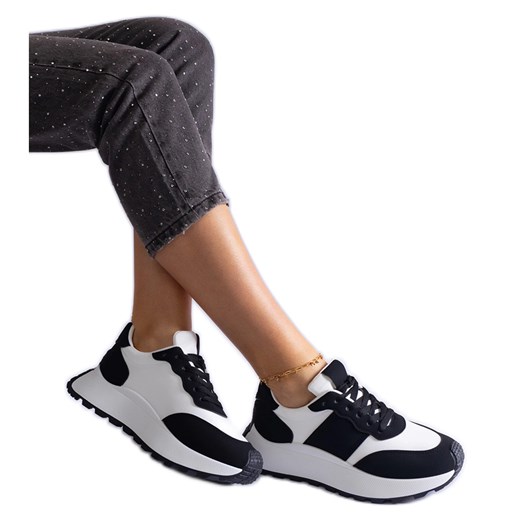 Czarne sneakersy na platformie ze sklepu ButyModne.pl w kategorii Buty sportowe damskie - zdjęcie 178226917