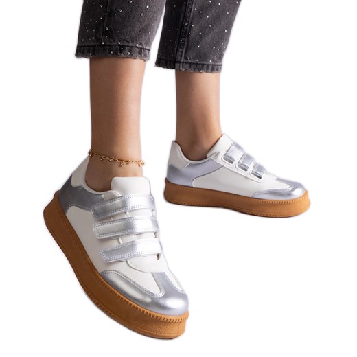 Srebrne sneakersy zapinane na rzepy srebrny ze sklepu ButyModne.pl w kategorii Buty sportowe damskie - zdjęcie 178226918