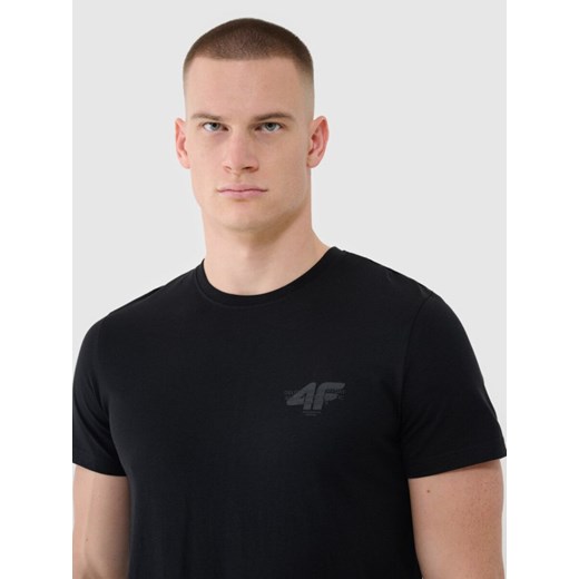Męski t-shirt z nadrukiem 4F 4FWSS25TTSHM1974 - czarny S Sportstylestory.com