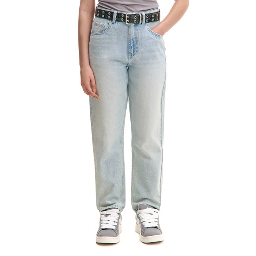 Cropp - Jasne jeansy mom z efektem sprania - niebieski ze sklepu Cropp w kategorii Jeansy damskie - zdjęcie 178268178