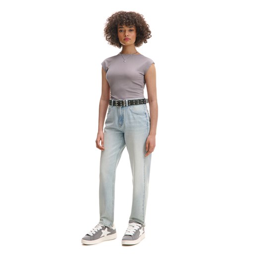 Cropp - Jasne jeansy mom z efektem sprania - niebieski Cropp 40 Cropp