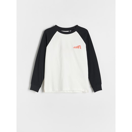 Reserved - Bawełniany longsleeve z nadrukiem - złamana biel ze sklepu Reserved w kategorii T-shirty chłopięce - zdjęcie 178278168