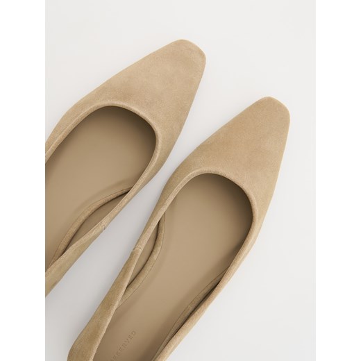Balerinki beżowe Reserved płaskie 