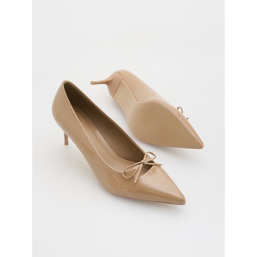 Reserved - Czółenka na szpilce z kokardką - kremowy Reserved 39 Reserved