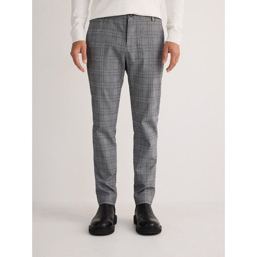 Reserved - Spodnie chino slim z wiskozą - jasnoszary ze sklepu Reserved w kategorii Spodnie męskie - zdjęcie 178281527