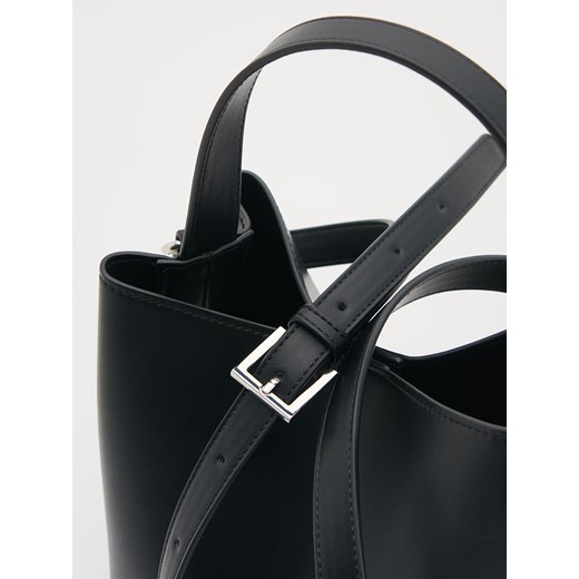 Reserved - Torebka bucket z paskiem - czarny Reserved ONE SIZE Reserved