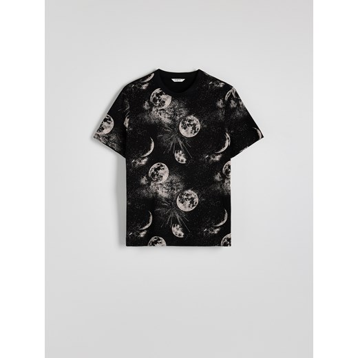 Reserved - T-shirt regular z nadrukiem allover - czarny ze sklepu Reserved w kategorii T-shirty męskie - zdjęcie 178287539
