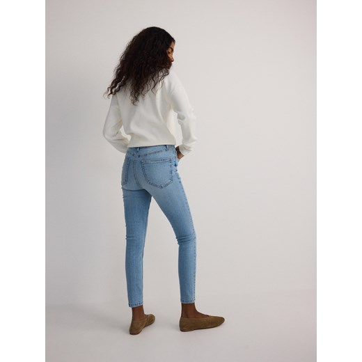 Jeansy damskie niebieskie Reserved tkaninowe 