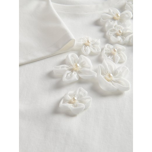 Bluzka damska Reserved z okrągłym dekoltem casual biała z aplikacją z krótkim rękawem 