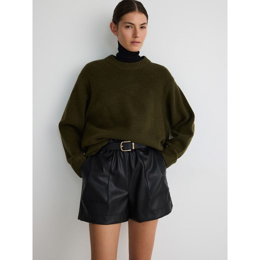 Reserved - Szorty z imitacji skóry z paskiem - czarny ze sklepu Reserved w kategorii Szorty - zdjęcie 178298428