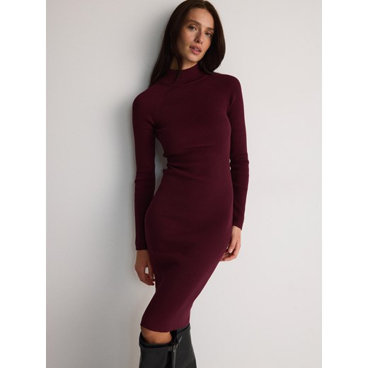 Reserved - Prążkowana sukienka midi z półgolfem - karminowy Reserved M wyprzedaż Reserved