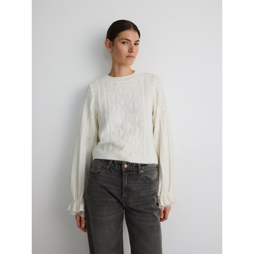 Reserved - Sweter z ozdobnym splotem - kremowy ze sklepu Reserved w kategorii Swetry damskie - zdjęcie 178300615