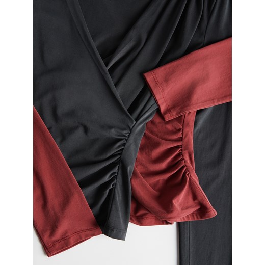 Bluzka damska Reserved z dekoltem w serek z długim rękawem 