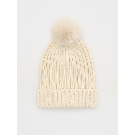 Reserved - Prążkowana czapka z pomponem - złamana biel Reserved 5-9 lat promocyjna cena Reserved