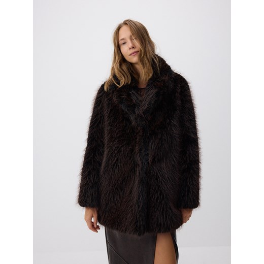 Reserved - Kurtka z imitacji futra - ciemnobrązowy ze sklepu Reserved w kategorii Futra damskie - zdjęcie 178323925