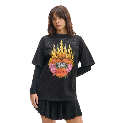 Cropp - Czarny T-shirt Metallica z efektem sprania - czarny ze sklepu Cropp w kategorii Bluzki damskie - zdjęcie 178335148