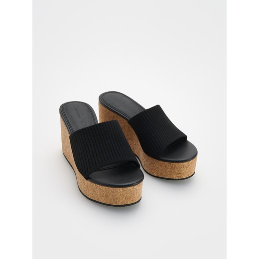 Reserved - Mule na platformie - czarny Reserved 40 Reserved