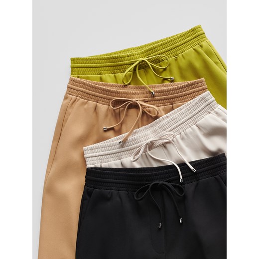 Reserved - Spodnie jogger z dodatkiem wiskozy - czarny Reserved 34 Reserved