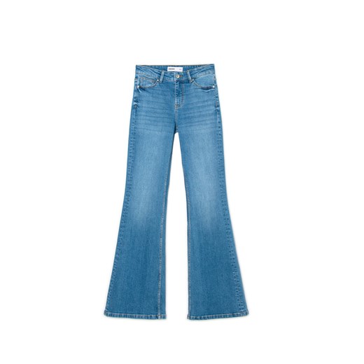 Cropp - Niebieskie jeansy flare z efektem sprania - niebieski ze sklepu Cropp w kategorii Jeansy damskie - zdjęcie 178368399