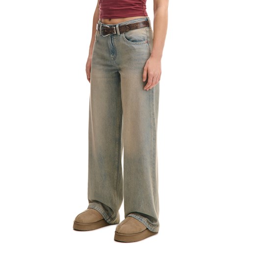 Cropp - Jeansy baggy low waist w stylu vintage - błękitny ze sklepu Cropp w kategorii Jeansy damskie - zdjęcie 178368405