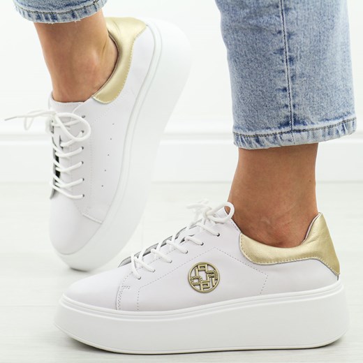 Białe skórzane sneakersy damskie na platformie Filippo Dp6058/25 ze sklepu suzana.pl w kategorii Trampki damskie - zdjęcie 178389159