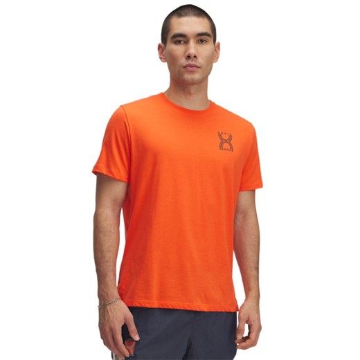 Męski t-shirt z nadrukiem Under Armour UA Run 96 - pomarańczowy ze sklepu Sportstylestory.com w kategorii T-shirty męskie - zdjęcie 178400006