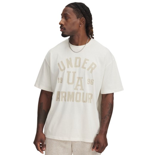 Męski t-shirt z nadrukiem Under Armour UA Heavyweight Varsity Oversized - beżowa ze sklepu Sportstylestory.com w kategorii T-shirty męskie - zdjęcie 178409485