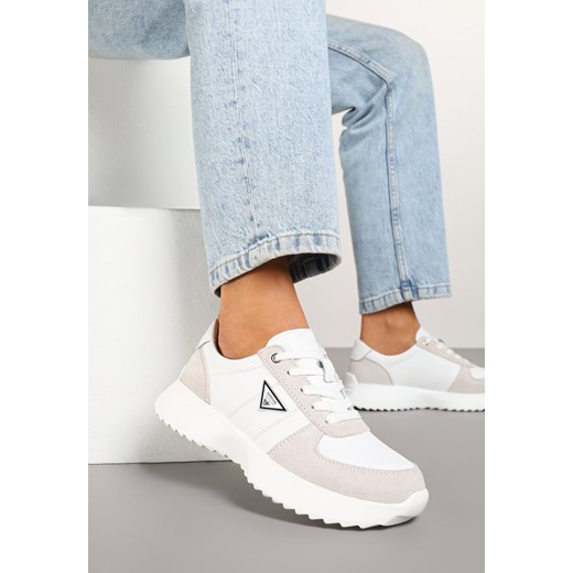 Białe Sneakersy Skórzane z Trójkątną Aplikacją Plinntia ze sklepu born2be.pl w kategorii Buty sportowe damskie - zdjęcie 178414827