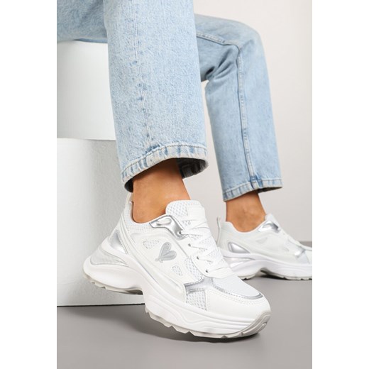 Białe Sneakersy na Grubej Podeszwie Ozdobione Sercem Pilana ze sklepu born2be.pl w kategorii Buty sportowe damskie - zdjęcie 178416888