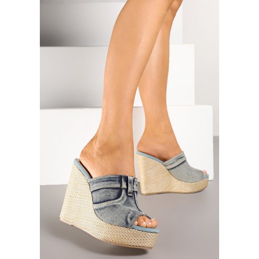 Niebieskie Klapki Stylizowane na Jeans na Koturnie Lavtia ze sklepu born2be.pl w kategorii Klapki damskie - zdjęcie 178438189
