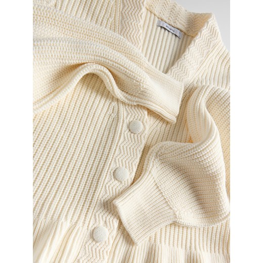 Sweter damski Reserved z dekoltem w serek