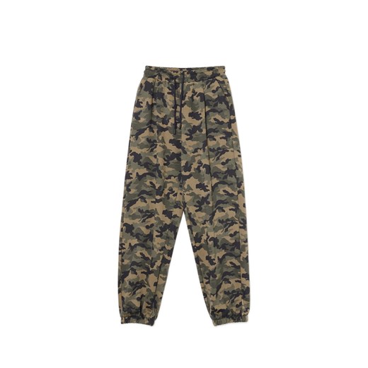 Cropp - Dresowe joggery w moro UNISEX - zielony ze sklepu Cropp w kategorii Spodnie damskie - zdjęcie 178447915