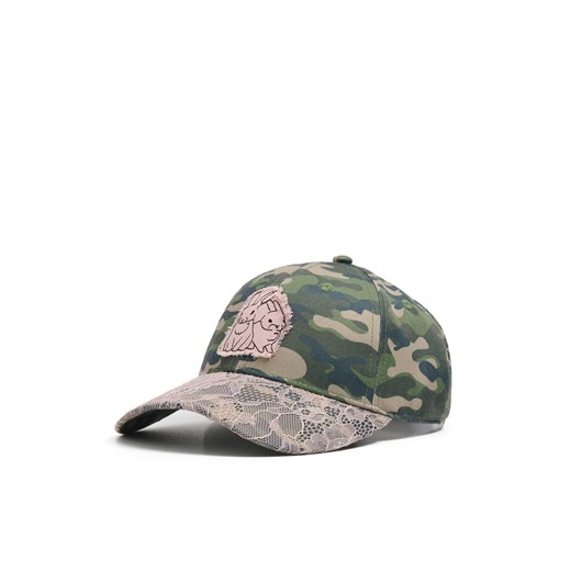 Cropp - Czapka z daszkiem moro i naszywkami - zielony ze sklepu Cropp w kategorii Czapki z daszkiem damskie - zdjęcie 178451047