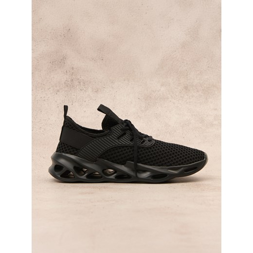 Sinsay - Wiązane sneakersy w klasycznej czerni - czarny Sinsay 43 Sinsay