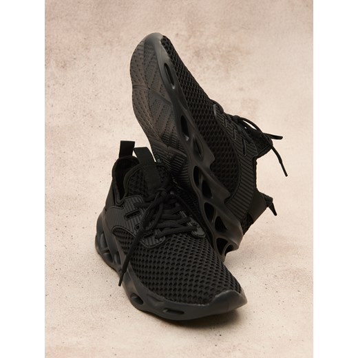 Sinsay - Wiązane sneakersy w klasycznej czerni - czarny Sinsay 43 Sinsay