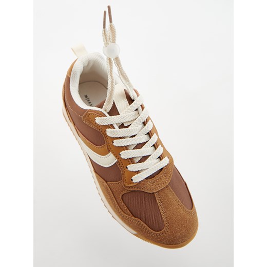 Reserved - Sznurowane trampki - brązowy Reserved 31 Reserved