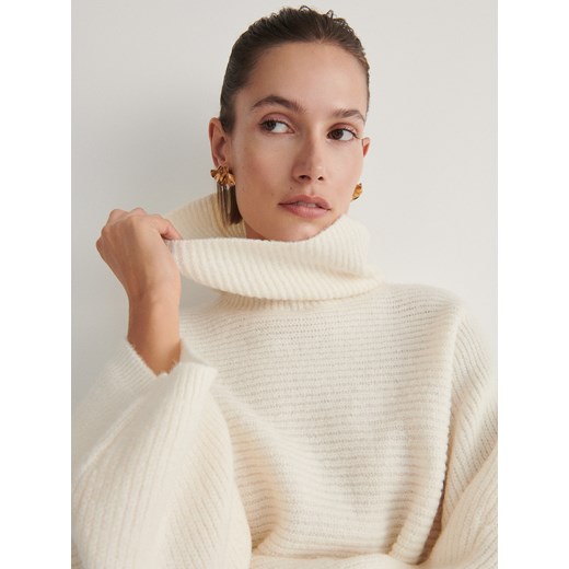Reserved - Sweter z golfem - złamana biel Reserved S okazyjna cena Reserved