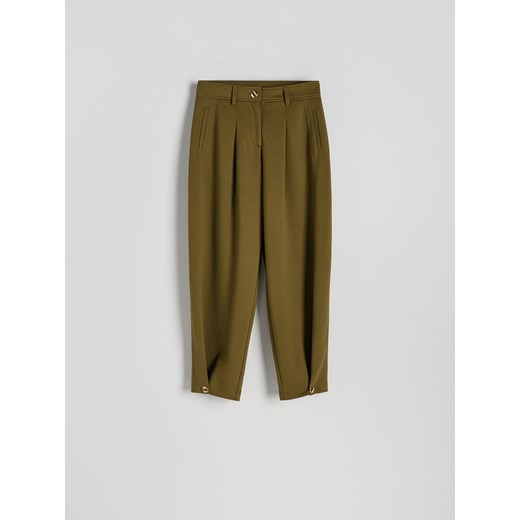 Reserved - Spodnie z guzikami przy nogawkach - oliwkowy Reserved XS Reserved
